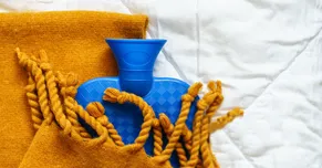 نحوه استفاده صحیح از کیسه آب گرم؛ راهنمای کامل