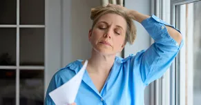 همه‌چیز درباره گر گرفتگی یائسگی؛ از دلایل تا راه‌های مقابله