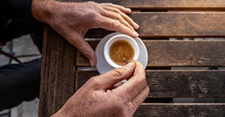 ☕️ آیا قهوه عصای دست دوران پیری شماست؟