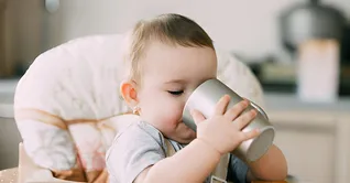 6 ترفند طلایی برای ترک عادت نوزاد به شیشه شیر​