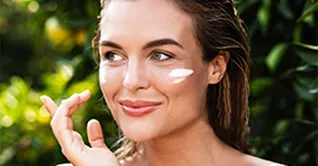 تفاوت فلوئید و کرم ضد آفتاب؛ کدام یک برای شما مناسب تر است؟
