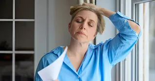 همه‌چیز درباره گر گرفتگی یائسگی؛ از دلایل تا راه‌های مقابله
