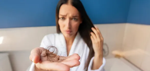 چگونه ریزش مو بعد از زایمان را کنترل کنیم؟