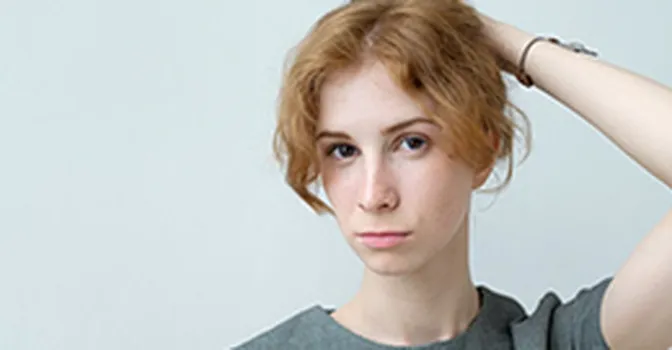 دلایل نازک شدن و کم پشتی موها و راه‌های تقویت موی سر