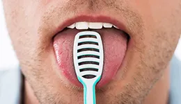 مسواک زبان شوی چیست؟ مزایا و نحوه استفاده